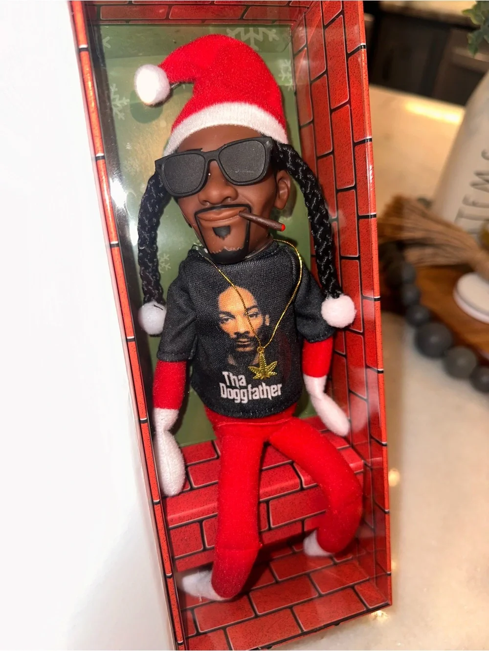 Snoop on the Stoop Holiday Collectible Box‎
